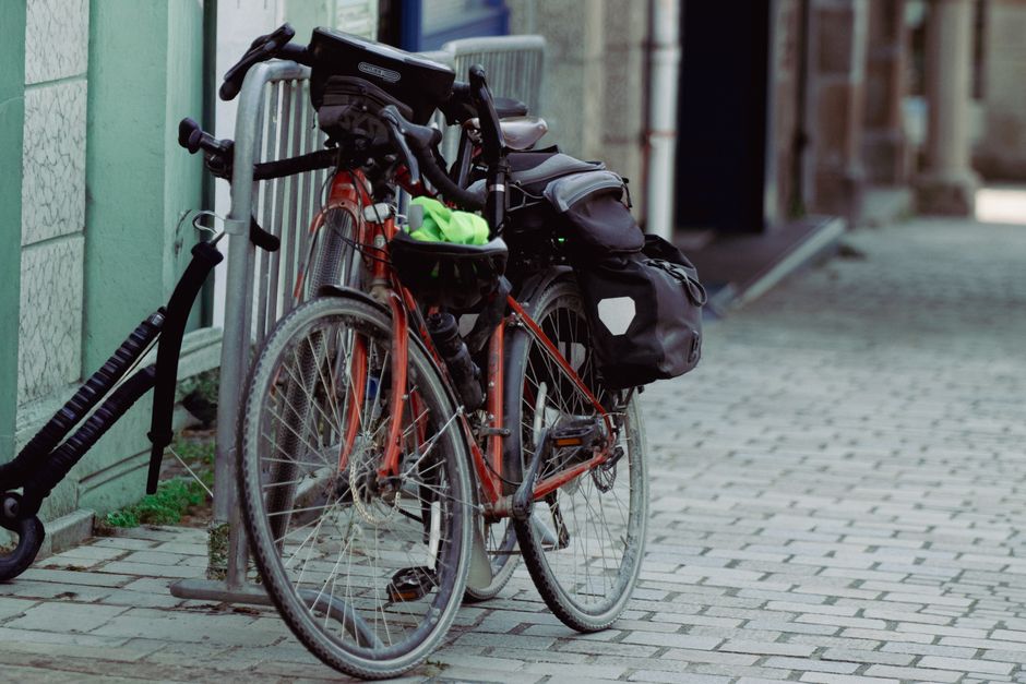 A Realistic Routine for All-Weather Commuter Gear & Panniers That Fits a Busy Life