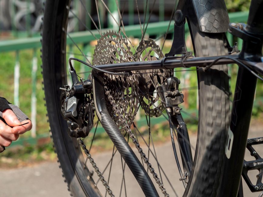 A Realistic Routine for Drivetrain Tuning, Chains & Shifting Setup That Fits a Busy Life